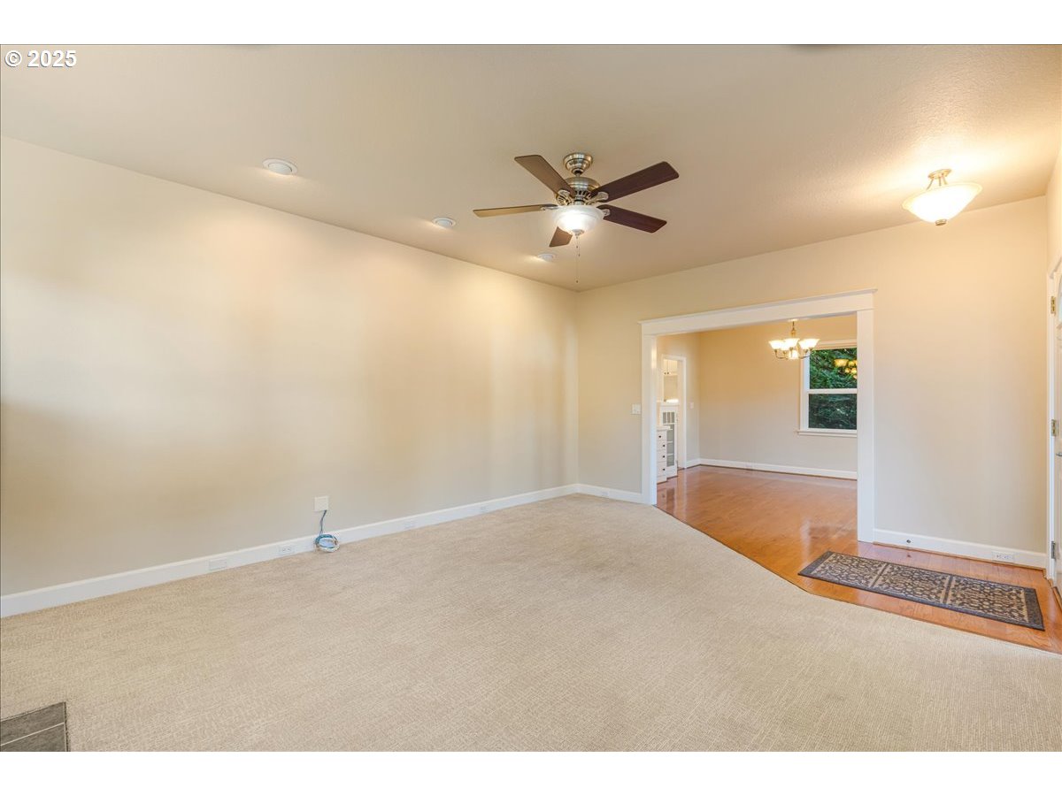 8026 Southwest Pine Street Portland, OR 97223 - Photo 8 of 41