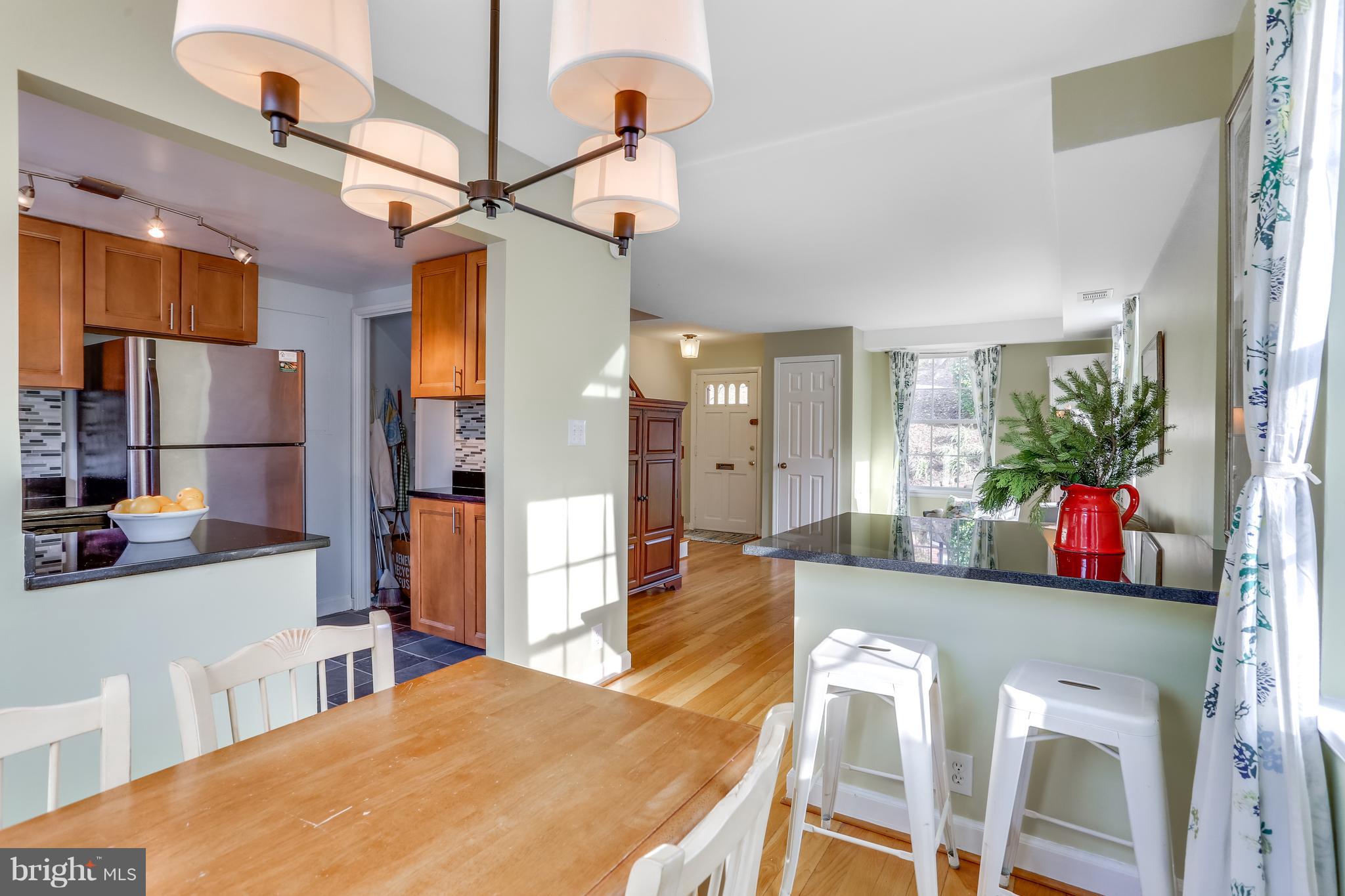2741 South Buchanan Street Arlington, VA 22206 - Photo 11 of 23 Kitchen and Dining