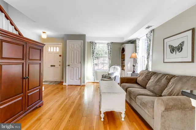 $2,495 | 2741 South Buchanan Street, Arlington, VA 22206