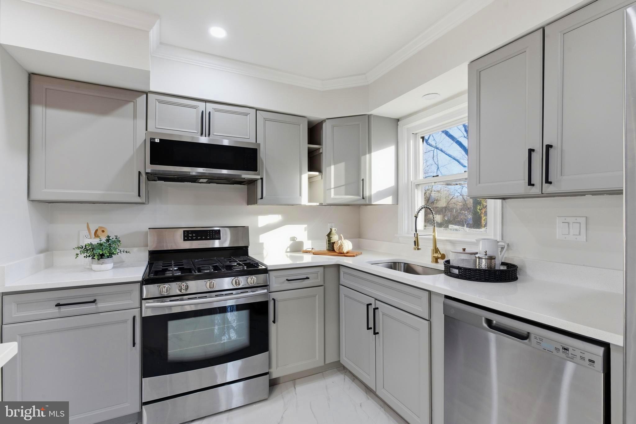 709 Quarry Avenue Capitol Heights, MD 20743 - Photo 11 of 43 Main Level Kitchen