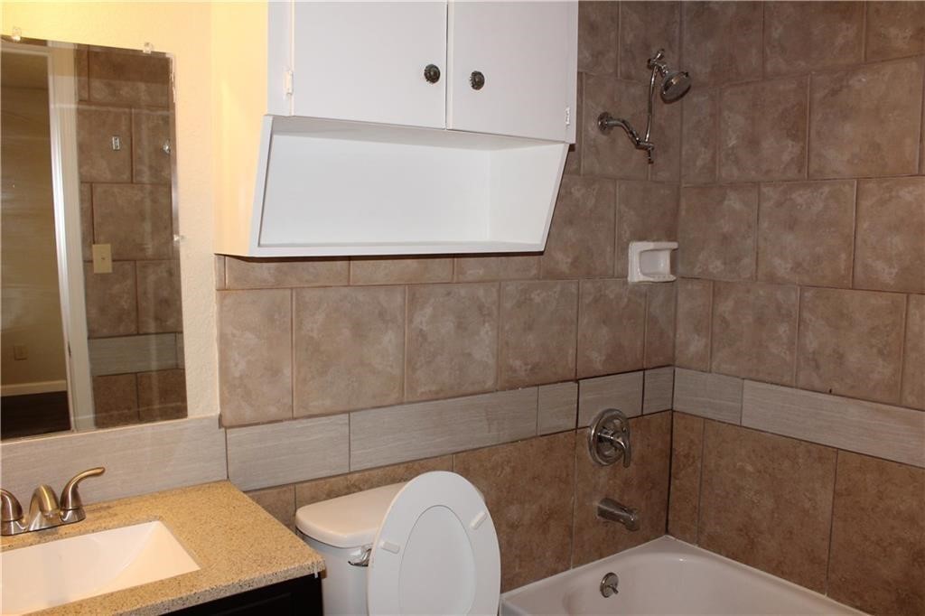 2409 Village Walk Austin, TX 78744 - Photo 12 of 19