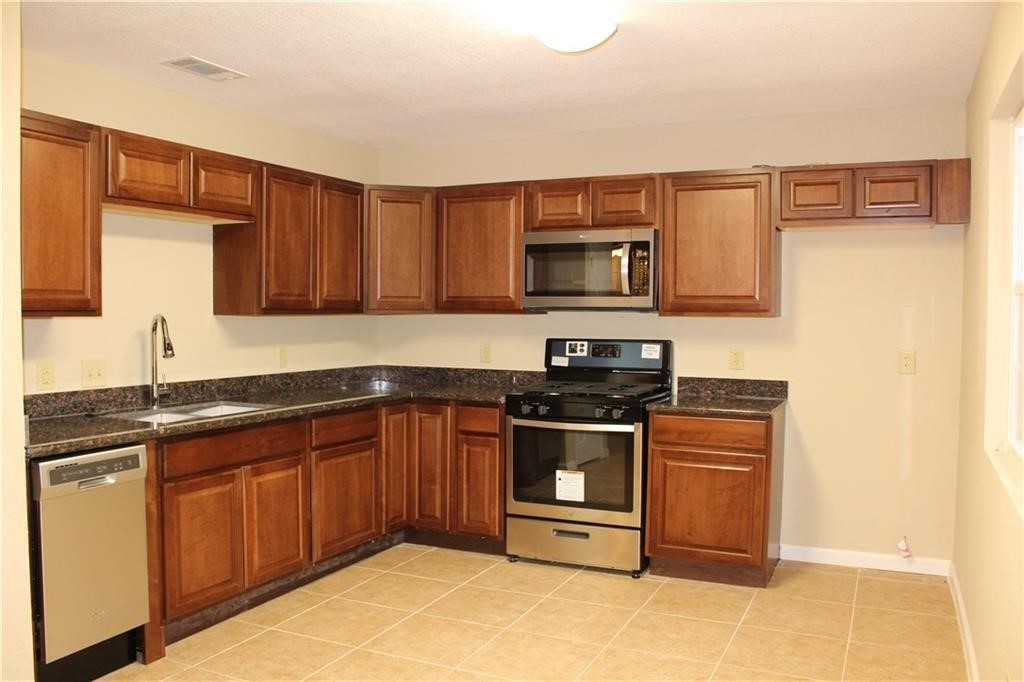 2409 Village Walk Austin, TX 78744 - Photo 5 of 19