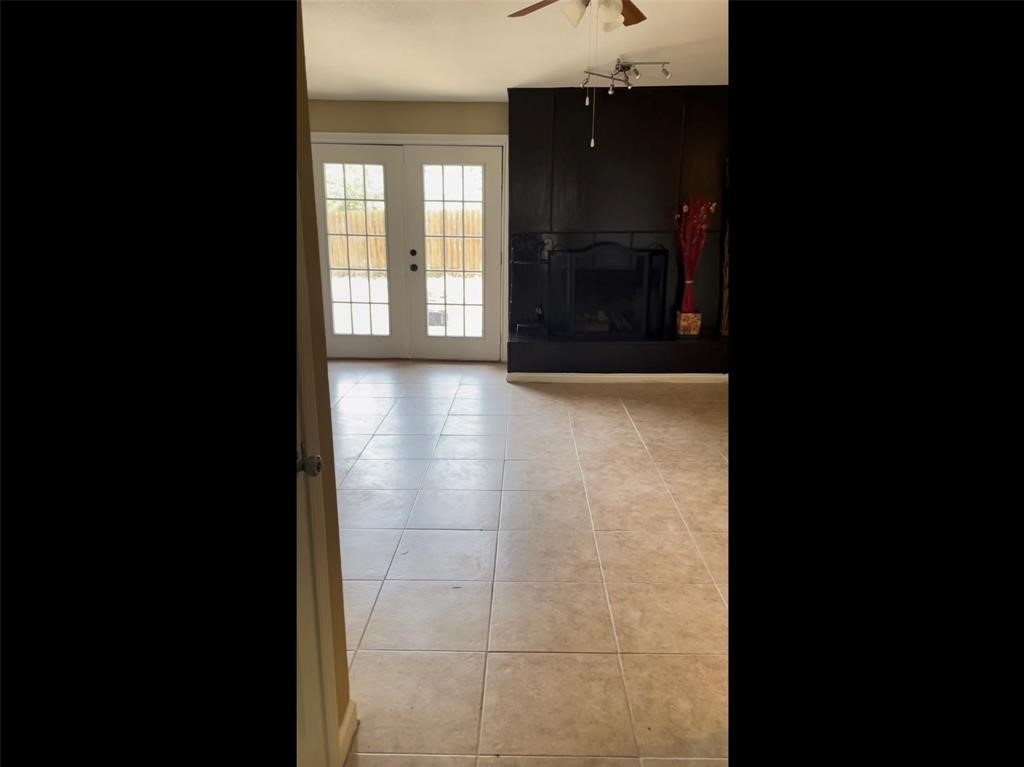 2409 Village Walk Austin, TX 78744 - Photo 7 of 19