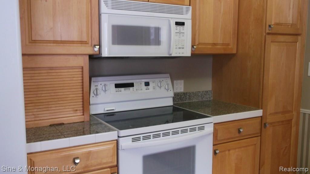 49698 Shelby Road Utica, MI 48317 - Photo 9 of 24 8.JPG