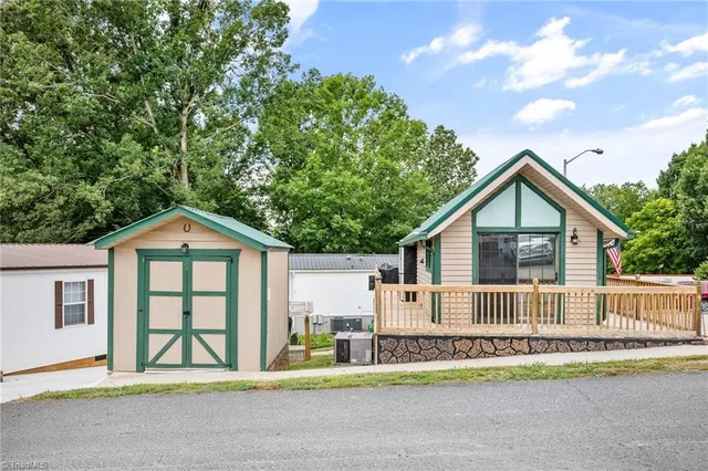 $185,900 | 123 Grand View Drive, New London, NC 28127