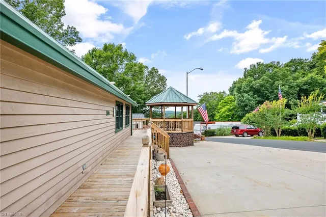 $185,900 | 123 Grand View Drive, New London, NC 28127