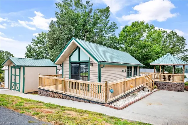 $185,900 | 123 Grand View Drive, New London, NC 28127