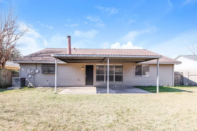 $2,120 | 7526 Shoshone Drive, Baytown, TX 77521