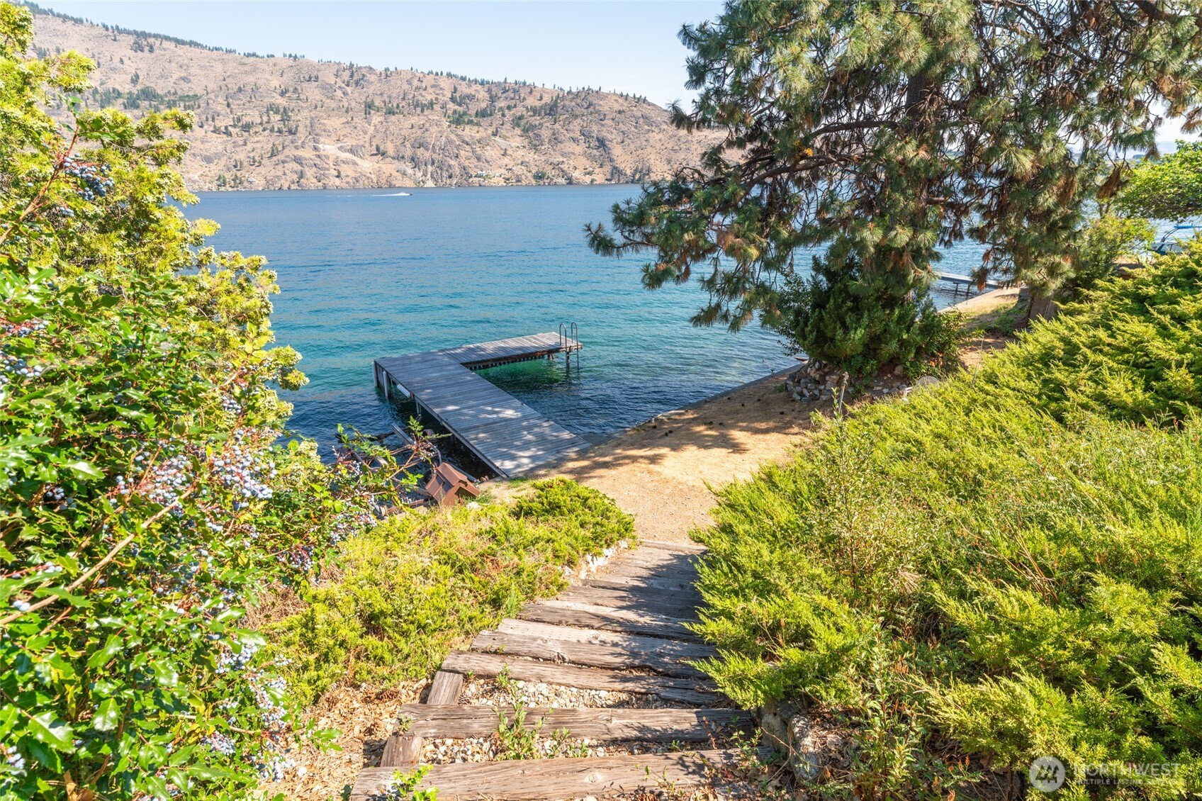 15082 South Lakeshore Road Chelan, WA 98816 - Photo 32 of 36