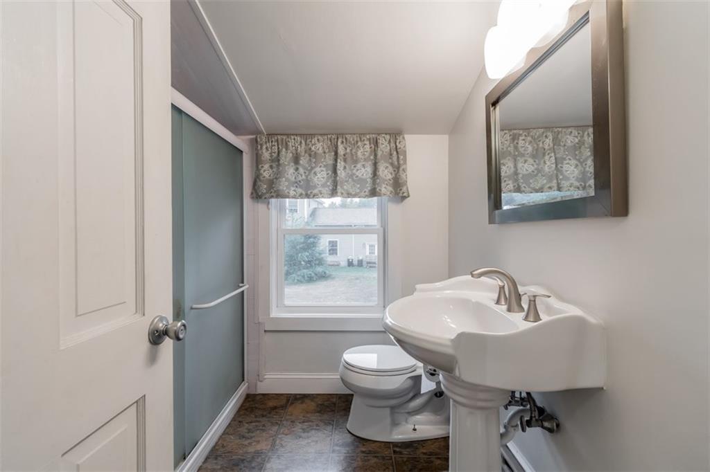 5 Pinewood Drive Cumberland Center, ME 04021 - Photo 25 of 35 2nd floor full bath
