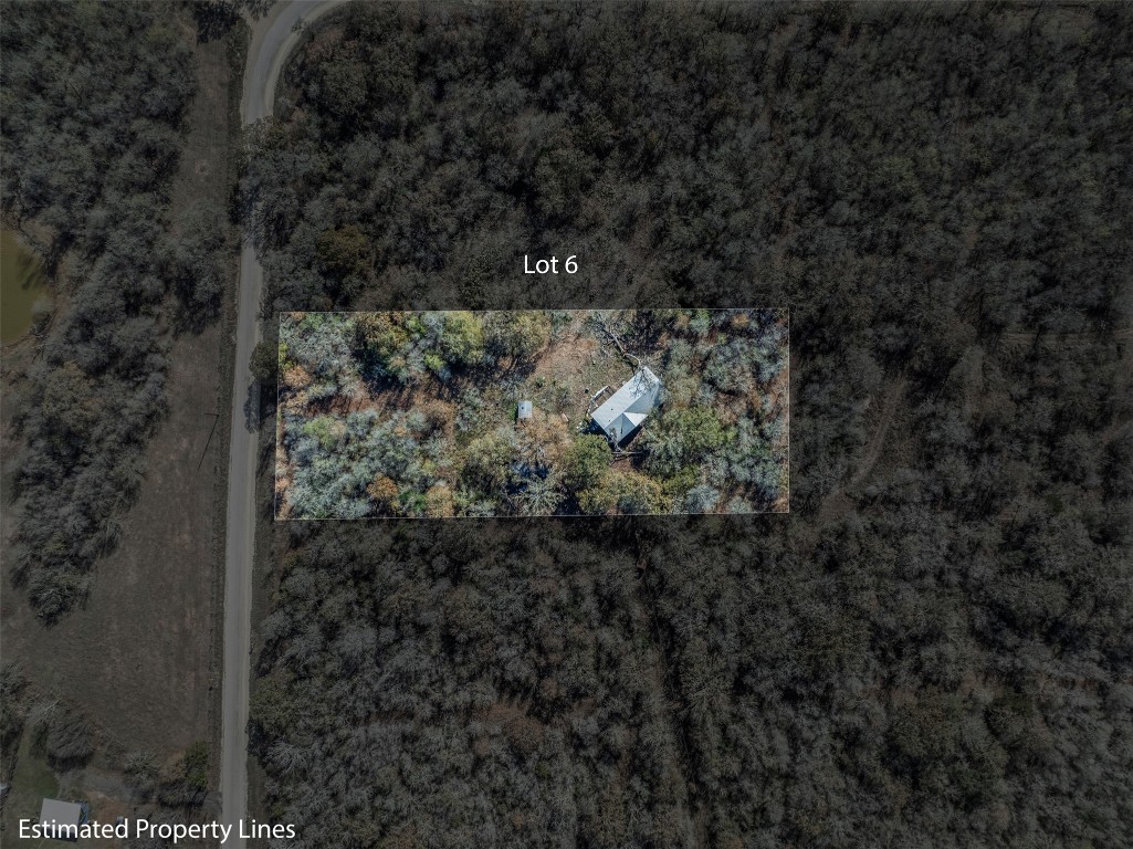 840 Bugtussle Lane Luling, TX 78648 - Photo 3 of 12 a view of a yard