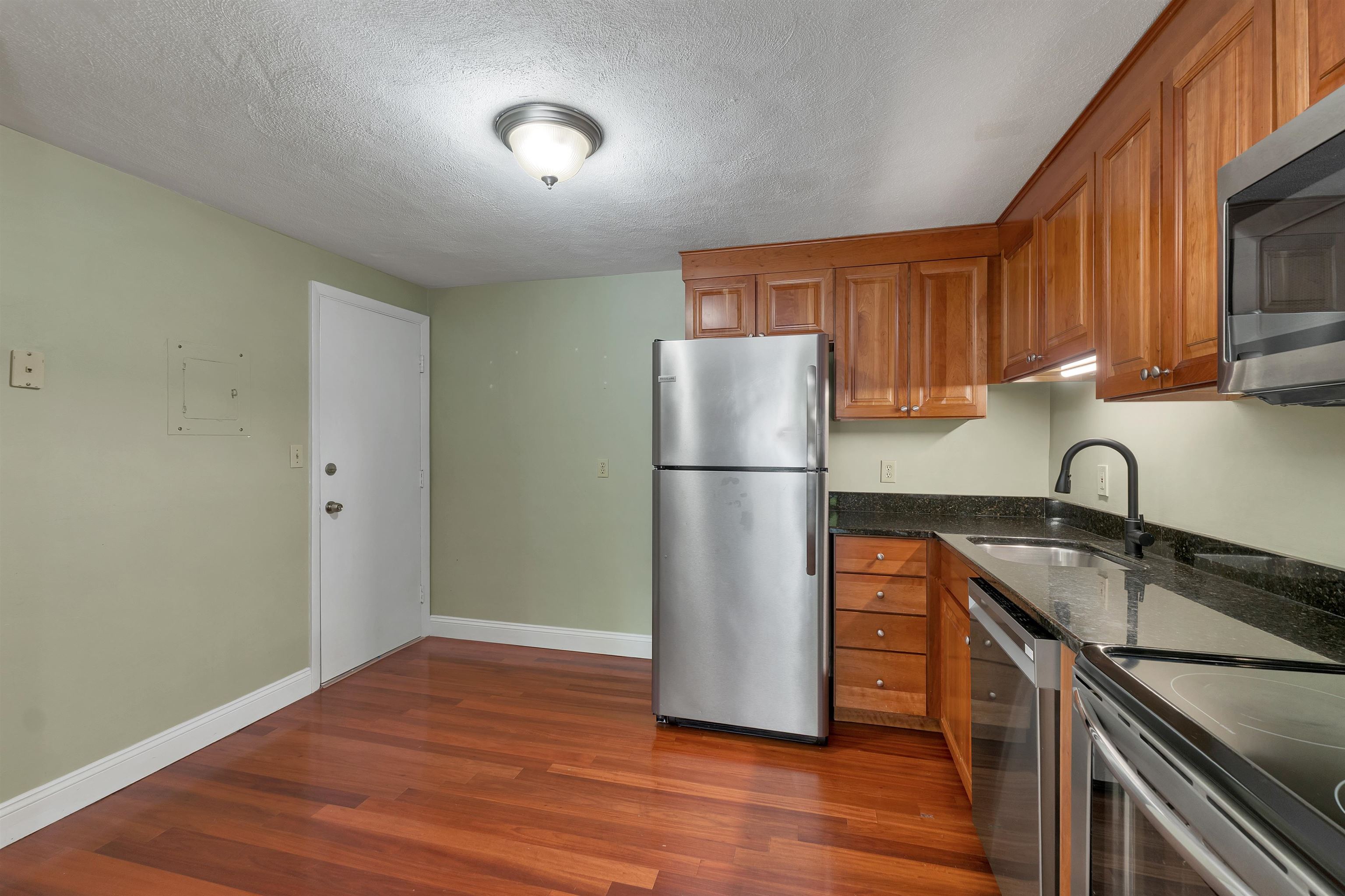 31 Andrew Street, Unit 19 Manchester, NH 03104 - Photo 2 of 22