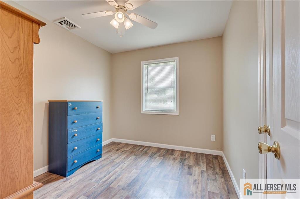 39 Kendall Road Kendall Park, NJ 08824 - Photo 24 of 41