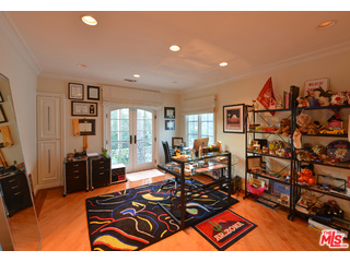 204 Foothill Road Beverly Hills, CA 90210 - Photo 22 of 37 Gallery Image 22