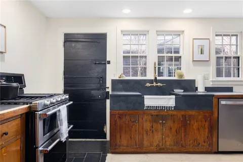 $1,295,000 | 27 William Street, Newport, RI 02840
