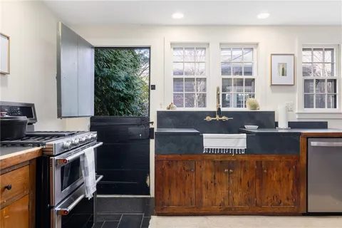 $1,295,000 | 27 William Street, Newport, RI 02840