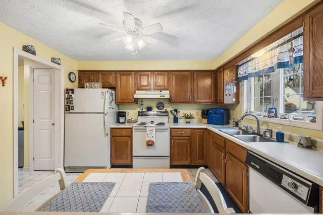 $505,000 | 6 Laurel Circle, Unit 6, Kennebunk, ME 04043