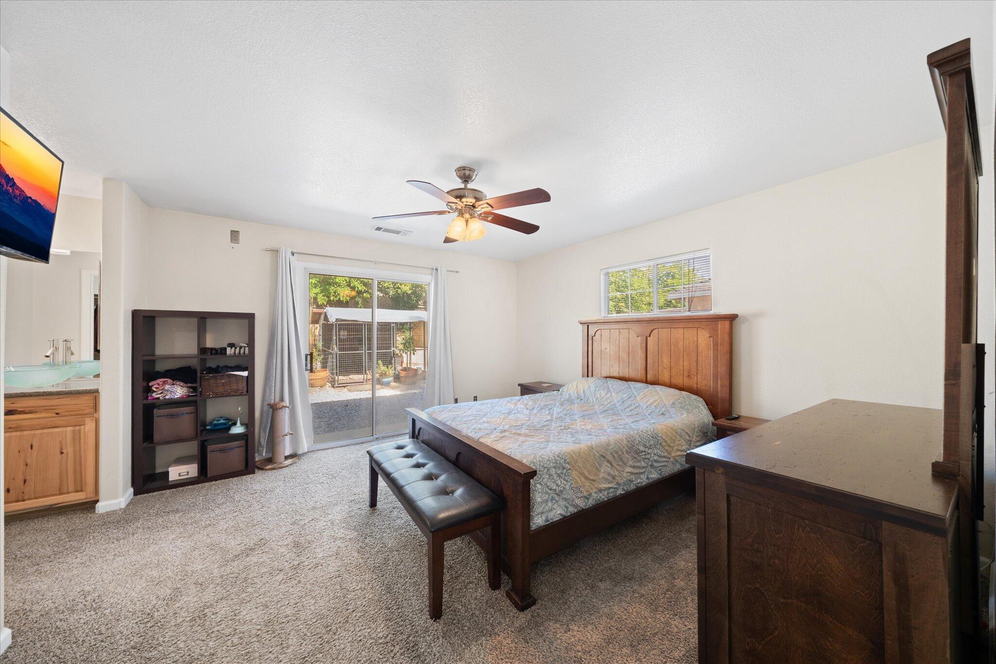 853 Paramount Way Redding, CA 96003 - Photo 11 of 32 11-BiggerFlow Real Estate Media-10