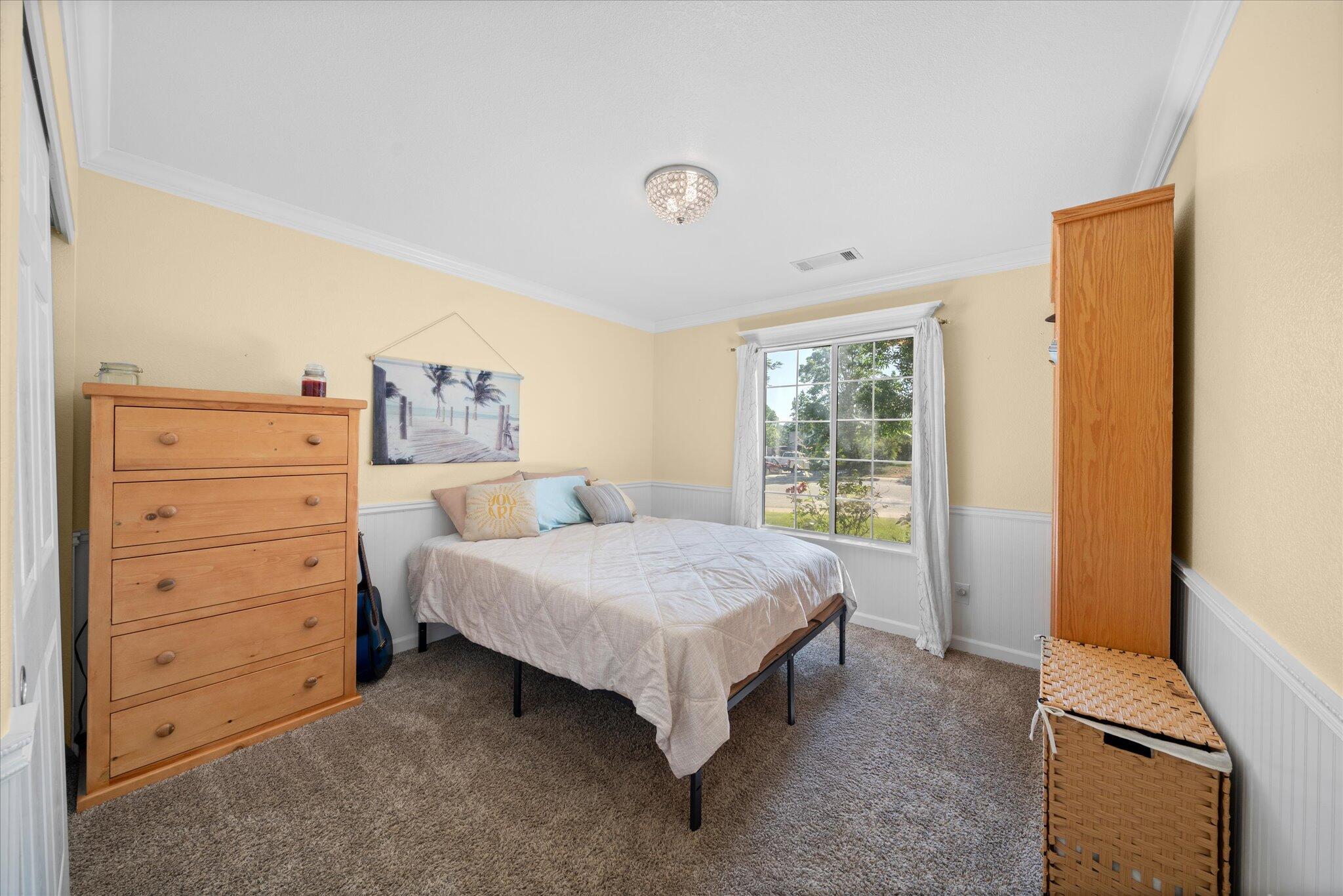 853 Paramount Way Redding, CA 96003 - Photo 15 of 32 15-BiggerFlow Real Estate Media-14