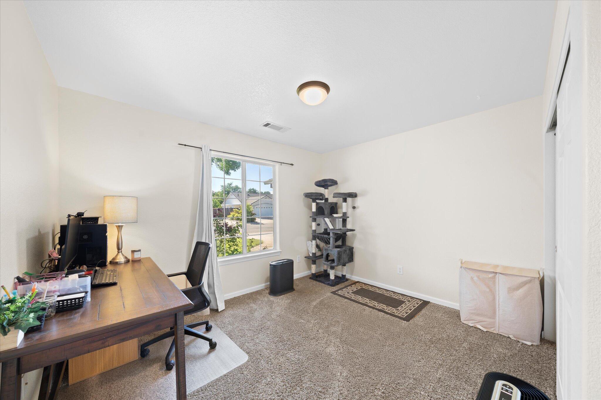 853 Paramount Way Redding, CA 96003 - Photo 17 of 32 17-BiggerFlow Real Estate Media-16