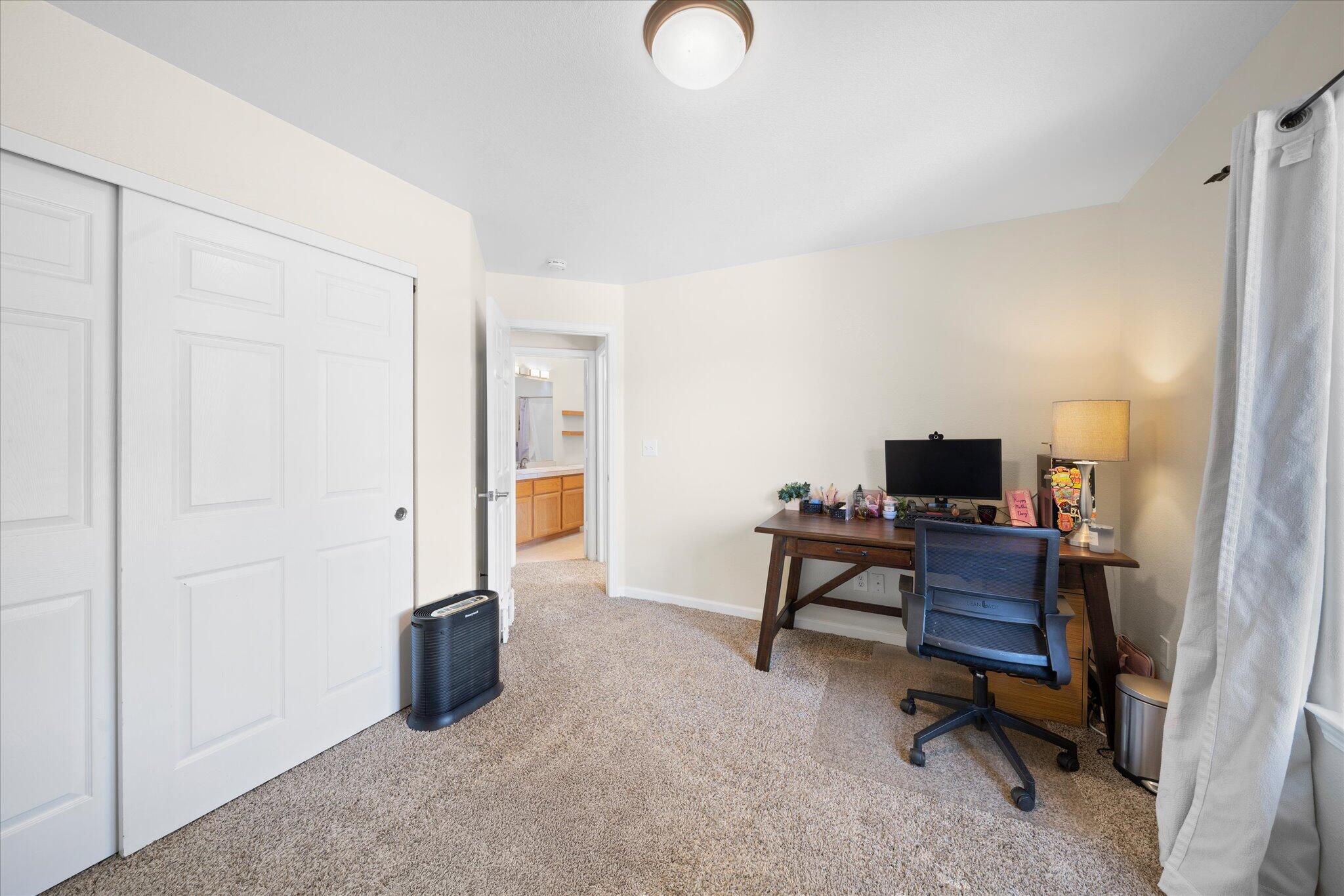 853 Paramount Way Redding, CA 96003 - Photo 18 of 32 18-BiggerFlow Real Estate Media-17