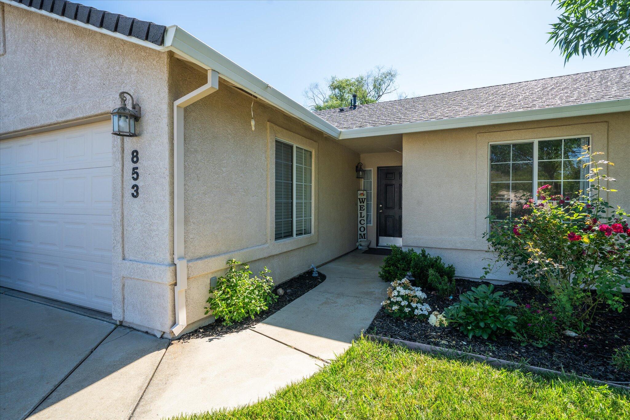 853 Paramount Way Redding, CA 96003 - Photo 2 of 32 02-BiggerFlow Real Estate Media-39