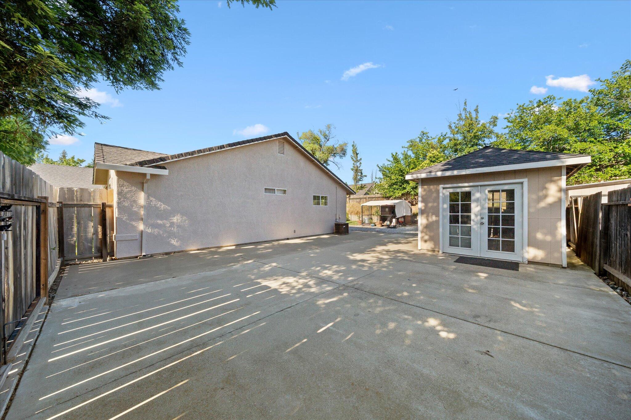 853 Paramount Way Redding, CA 96003 - Photo 21 of 32 21-BiggerFlow Real Estate Media-20