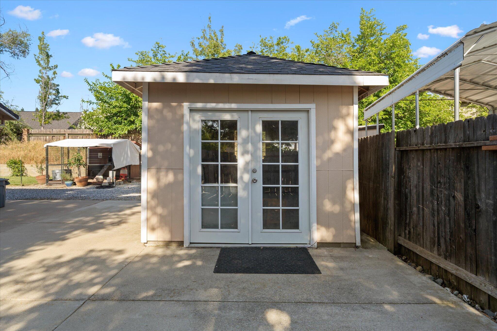 853 Paramount Way Redding, CA 96003 - Photo 22 of 32 22-BiggerFlow Real Estate Media-21