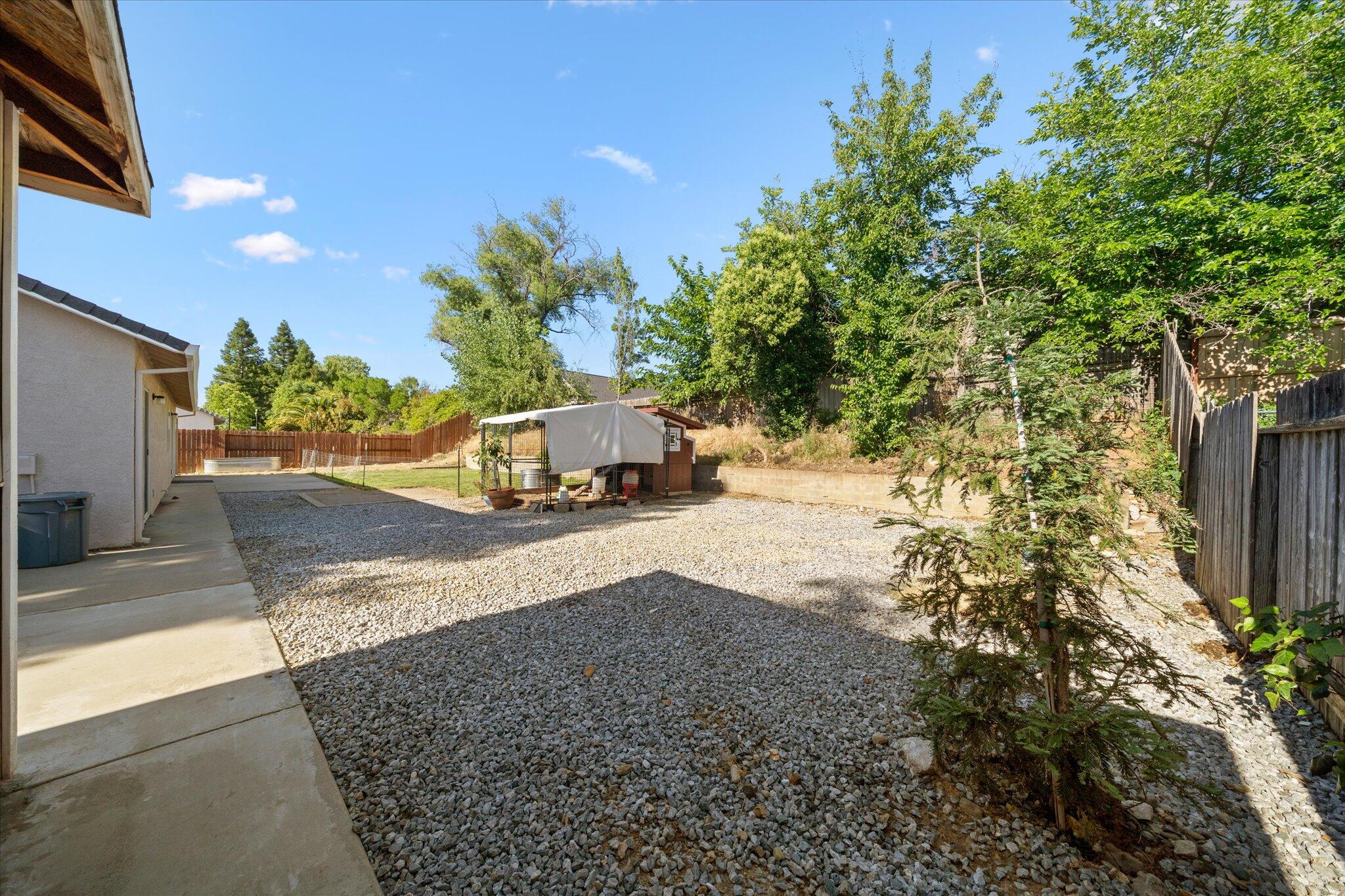 853 Paramount Way Redding, CA 96003 - Photo 23 of 32 23-BiggerFlow Real Estate Media-22