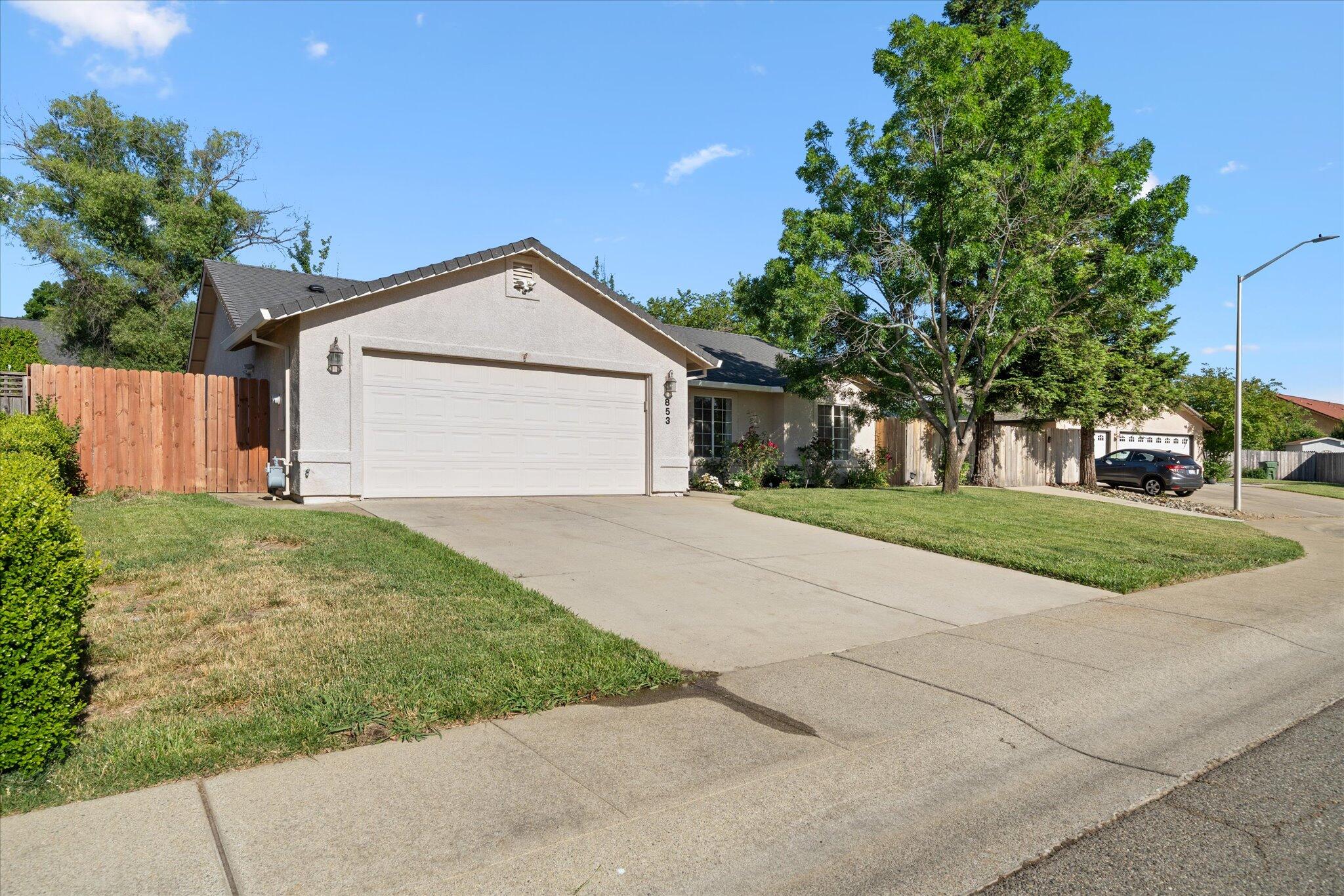 853 Paramount Way Redding, CA 96003 - Photo 28 of 32 28-BiggerFlow Real Estate Media-27