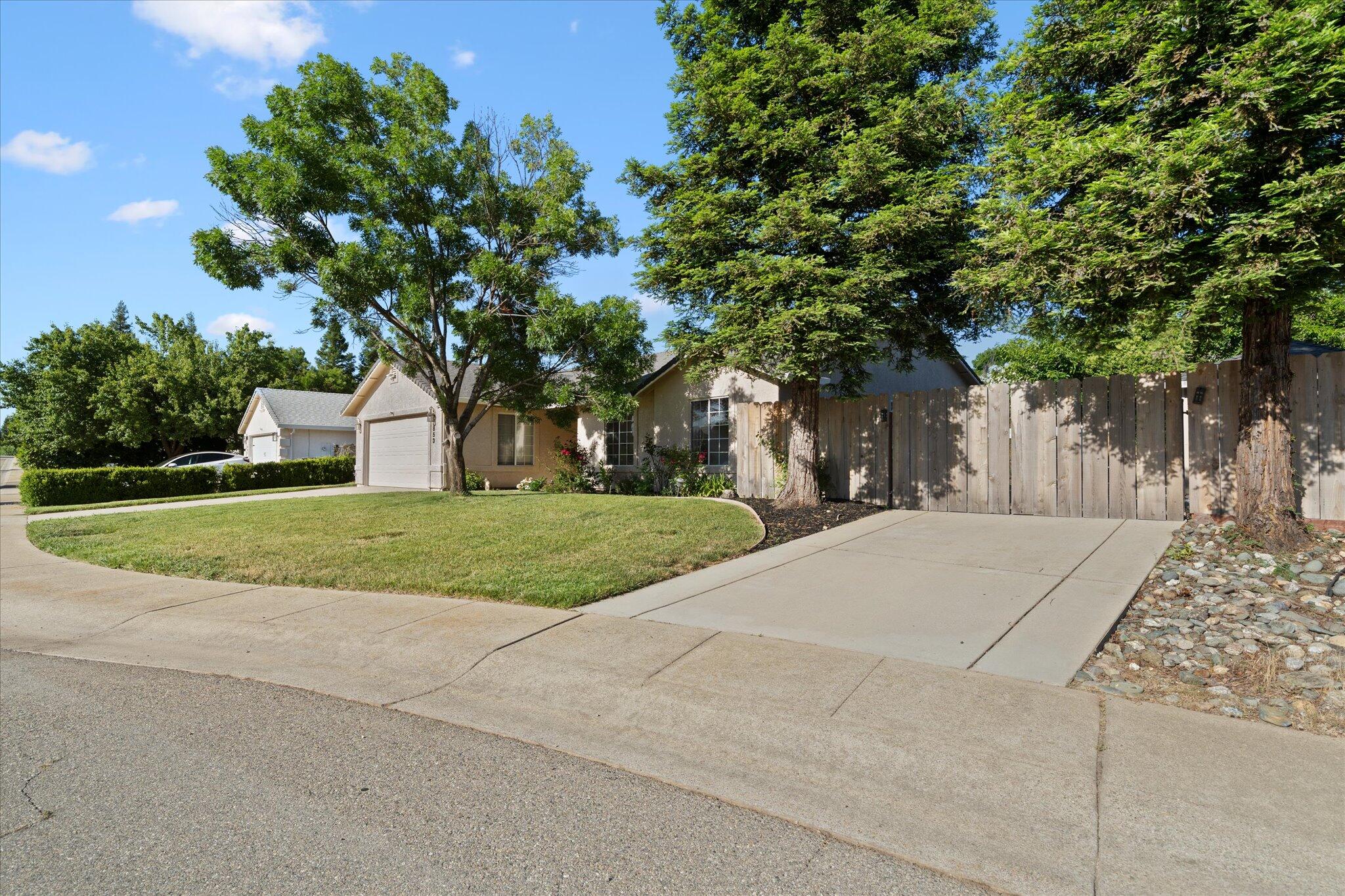 853 Paramount Way Redding, CA 96003 - Photo 30 of 32 30-BiggerFlow Real Estate Media-29