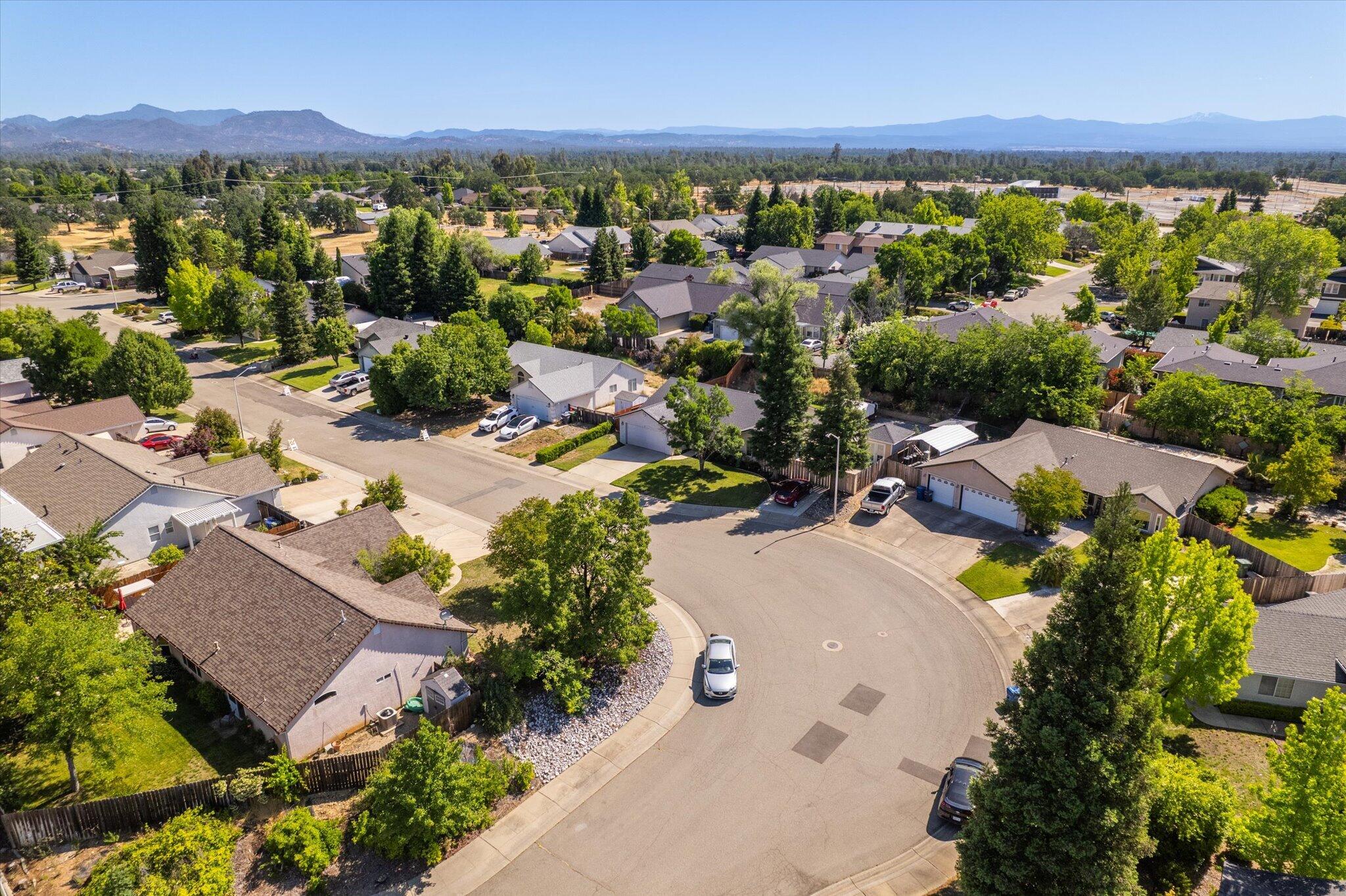 853 Paramount Way Redding, CA 96003 - Photo 32 of 32 35-BiggerFlow Real Estate Media-40