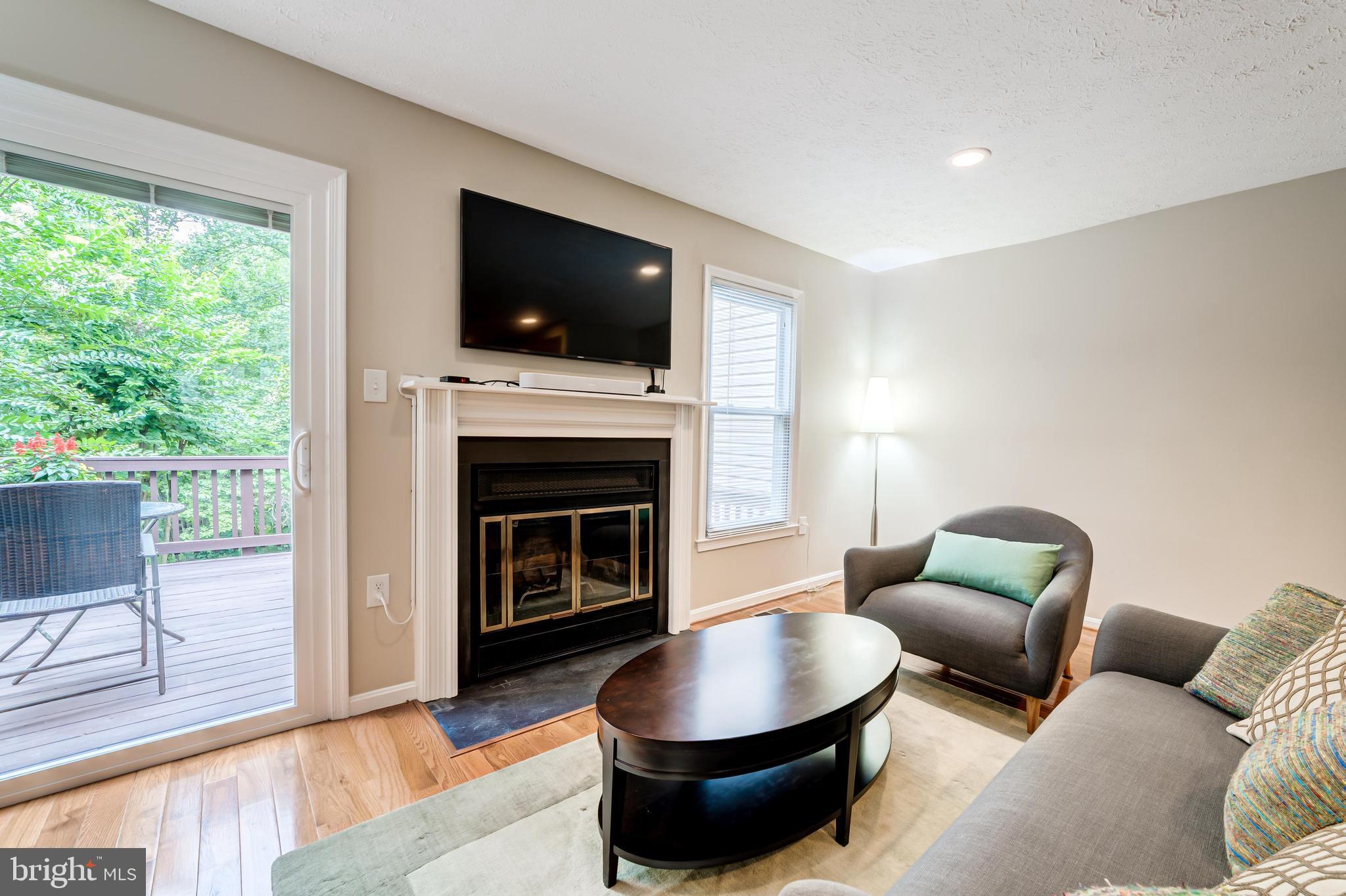 7333 Stream Way Springfield, VA 22152 - Photo 4 of 55