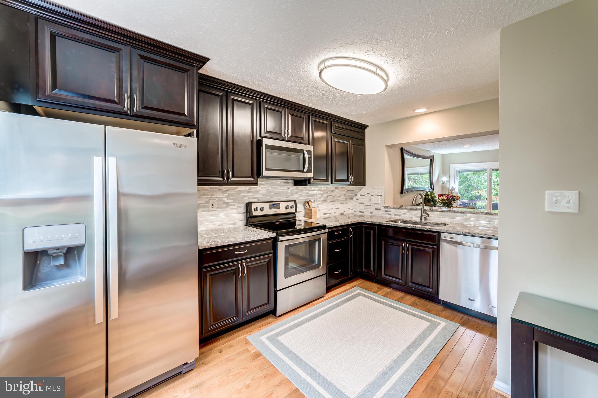 7333 Stream Way Springfield, VA 22152 - Photo 5 of 55