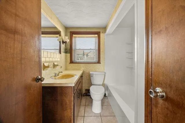 $399,000 | 550 Middleboro Avenue, Taunton, MA 02718