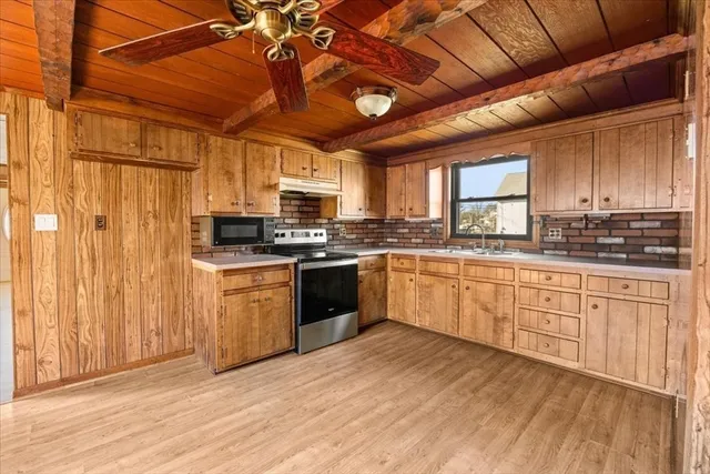 $399,000 | 550 Middleboro Avenue, Taunton, MA 02718