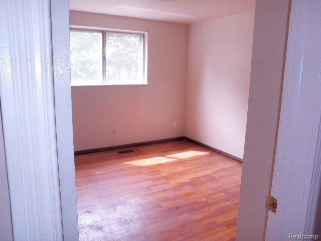 6595 Flintlock Ridge Utica, MI 48317 - Photo 9 of 12 Bedroom.JPG