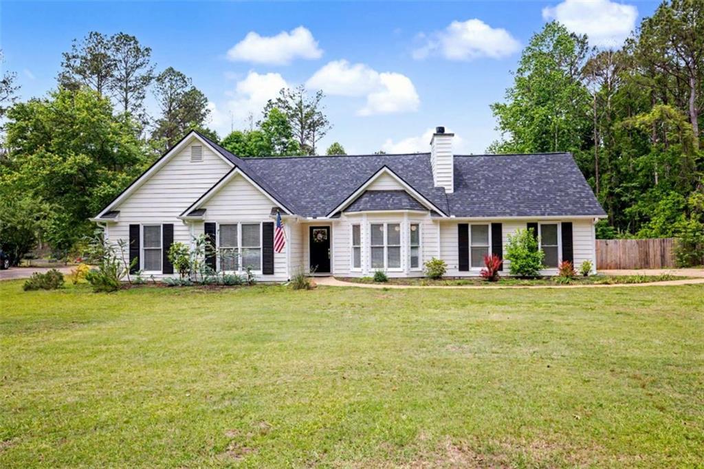146 Jeb Stuart Drive Newnan, GA 30265 - Photo 2 of 33 a front view of house with yard and green space