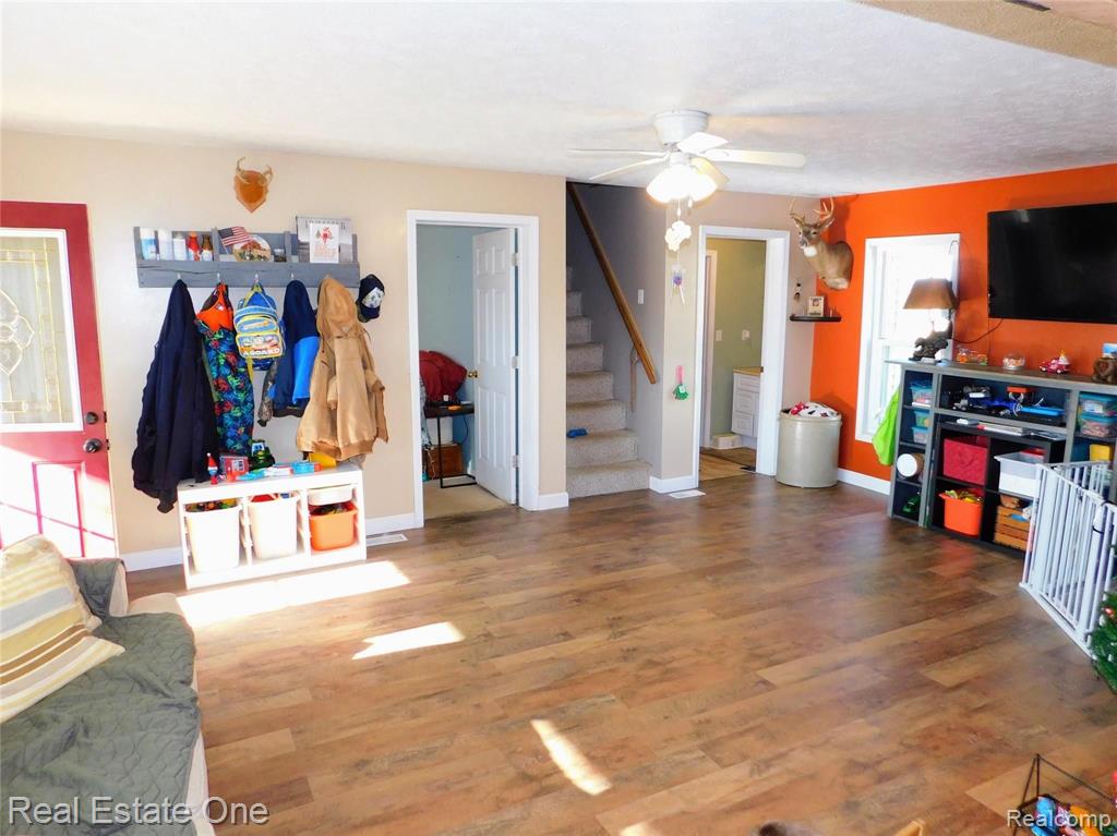 1109 Baseline Road Stockbridge, MI 49285 - Photo 7 of 29
