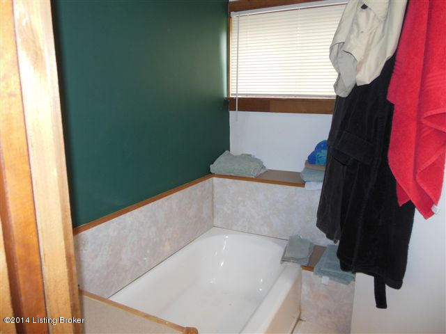 8405 Routt Road Louisville, KY 40299 - Photo 22 of 35 DSCN3160