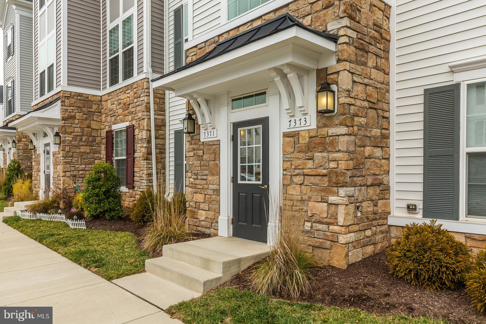 7371 Riding Meadow Way Manassas, VA 20111 - Photo 4 of 31 Gallery Image 4