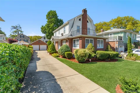 $1,149,000 | 29-14 162nd Street | Murray Hill - Flushing