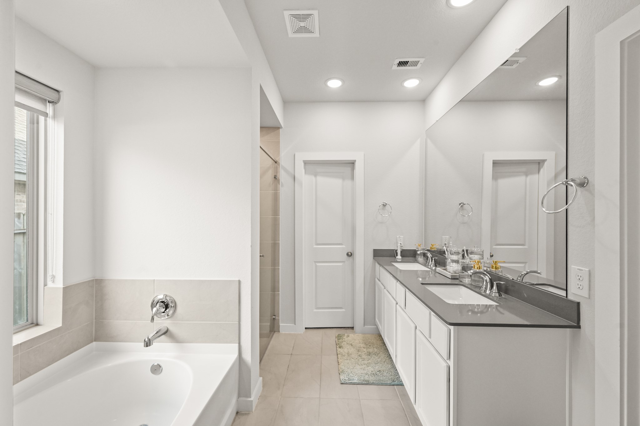 5010 Chestnut Orchard Drive Houston, TX 77066 - Photo 17 of 31 a spacious bathroom with a double vanity sink a mirror and a bathtub