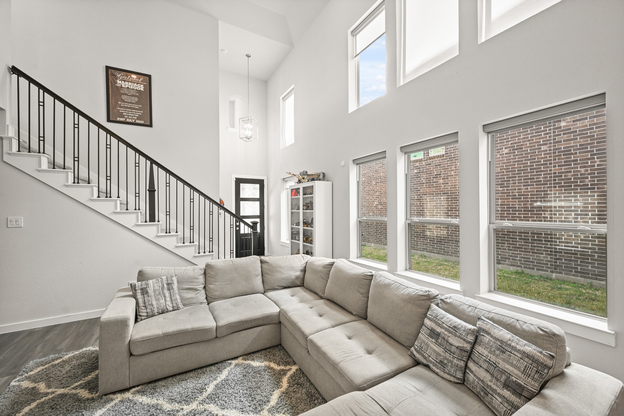 5010 Chestnut Orchard Drive Houston, TX 77066 - Photo 2 of 31 a living room with furniture and large windows