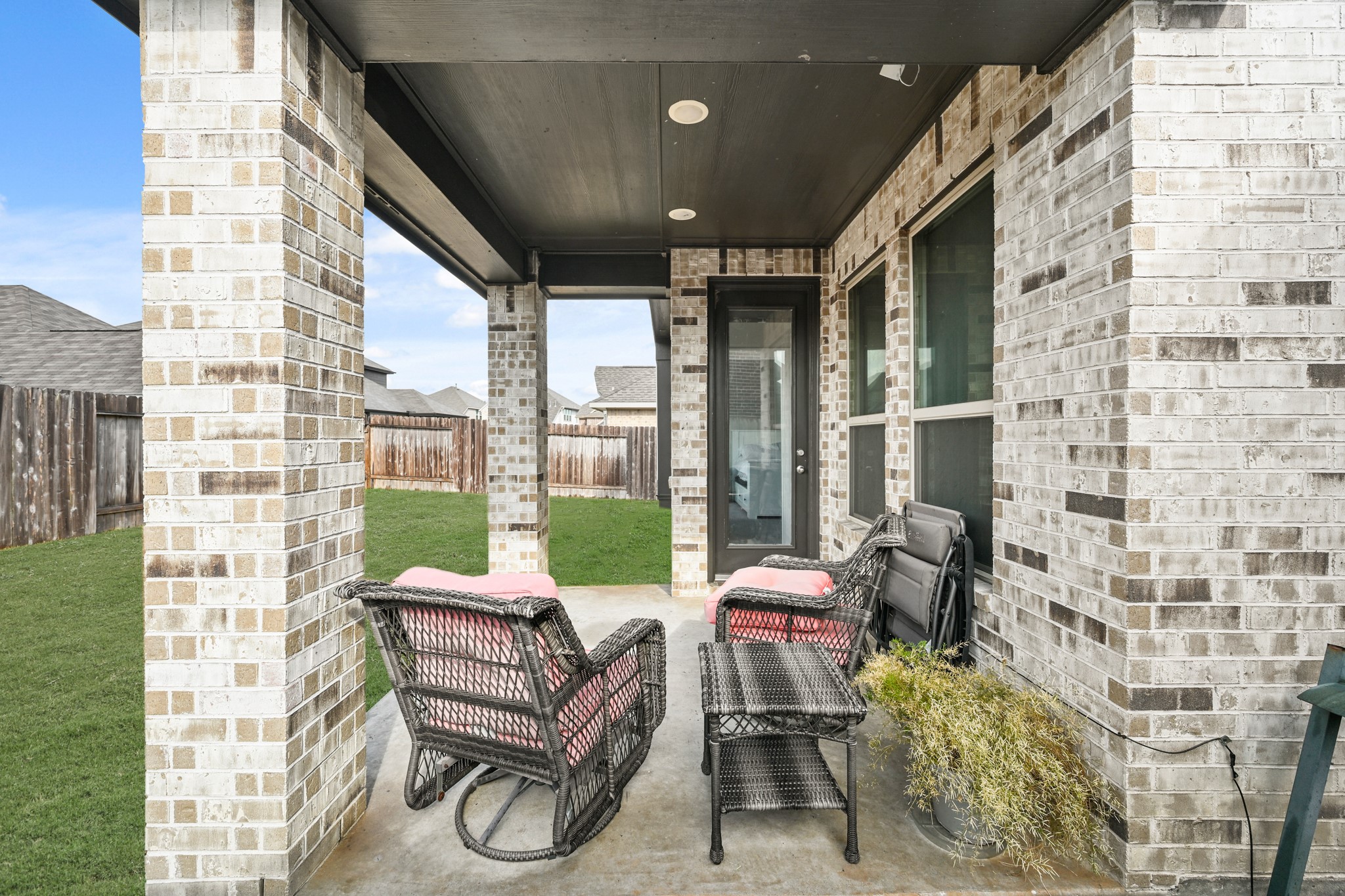 5010 Chestnut Orchard Drive Houston, TX 77066 - Photo 30 of 31 a view of balcony with furniture