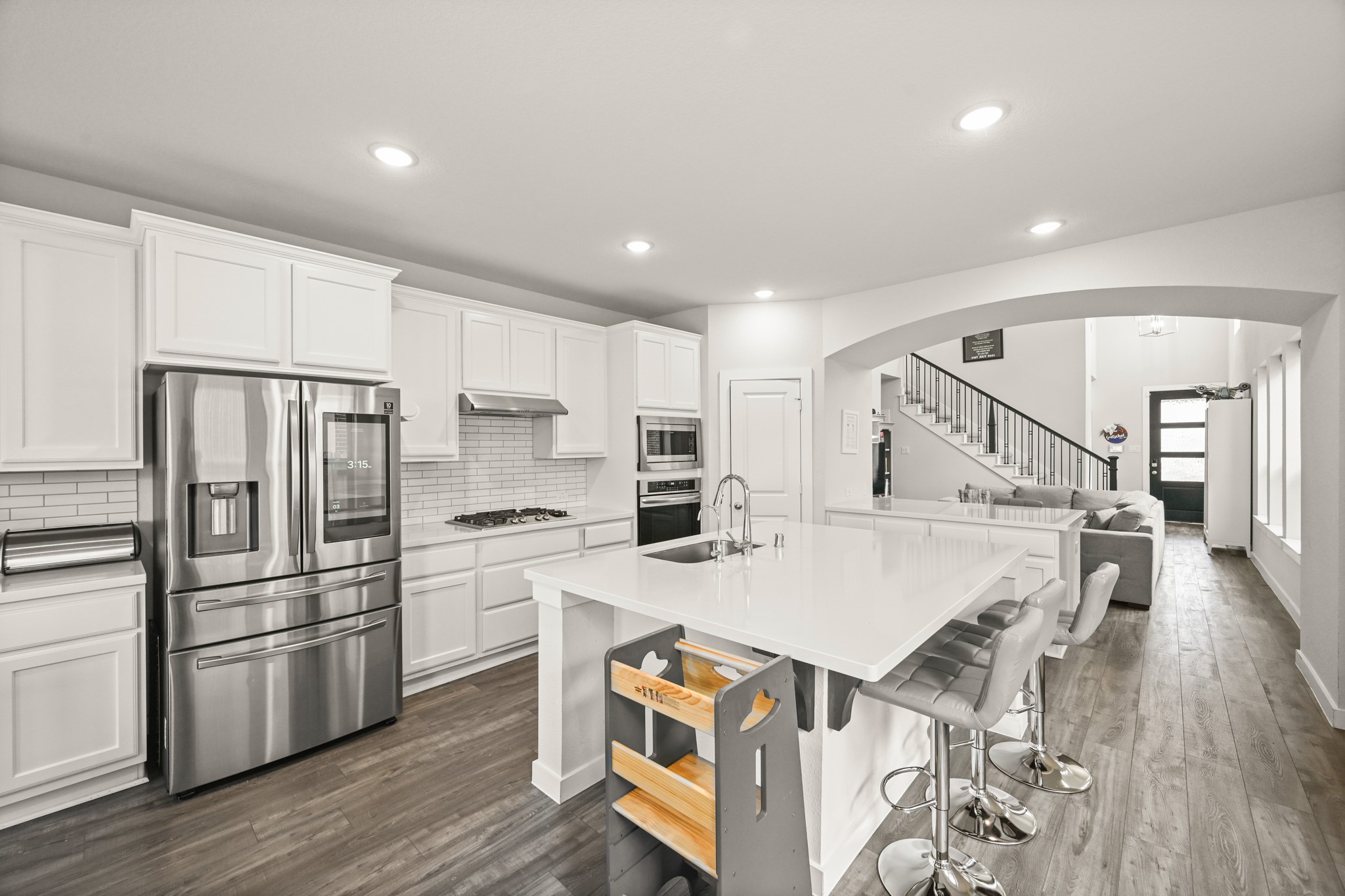 5010 Chestnut Orchard Drive Houston, TX 77066 - Photo 7 of 31 a kitchen with stainless steel appliances granite countertop a refrigerator a stove and a wooden floors
