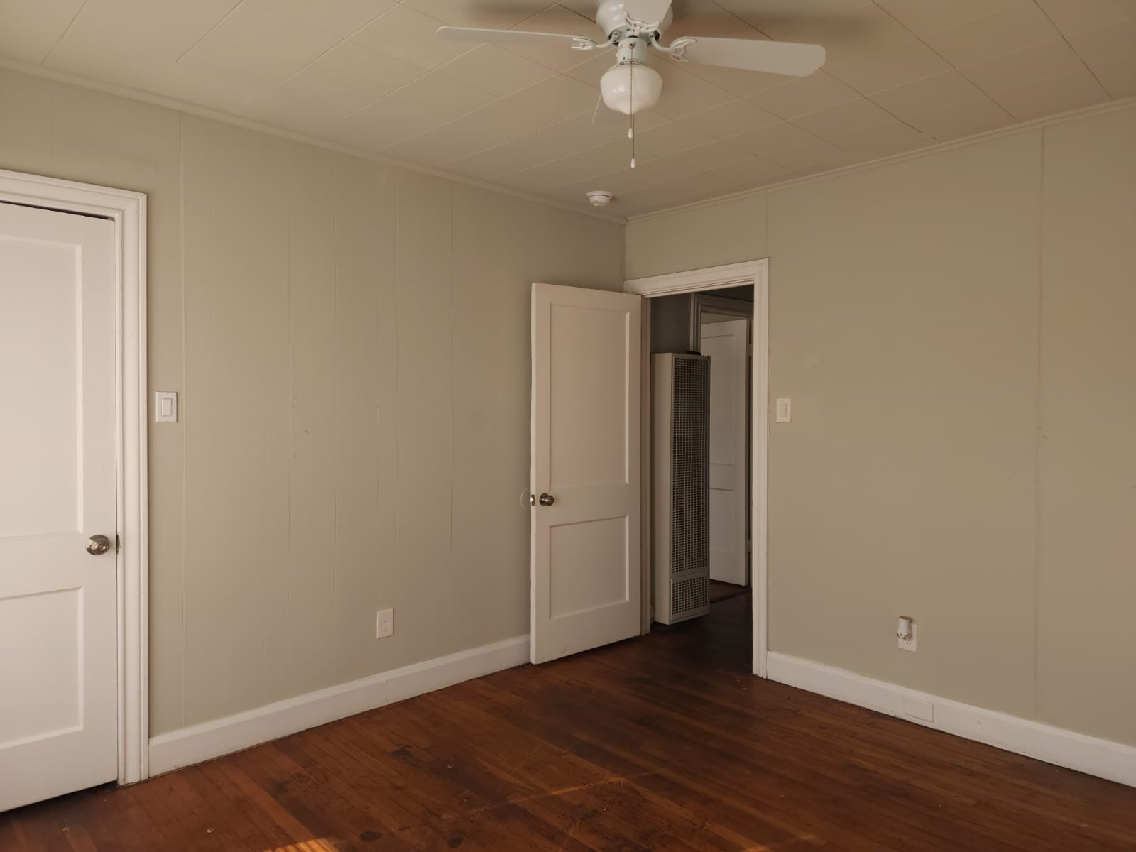 1350 Edwin Street Beaumont, TX 77705 - Photo 11 of 23 an empty room with wooden floor and a ceiling fan