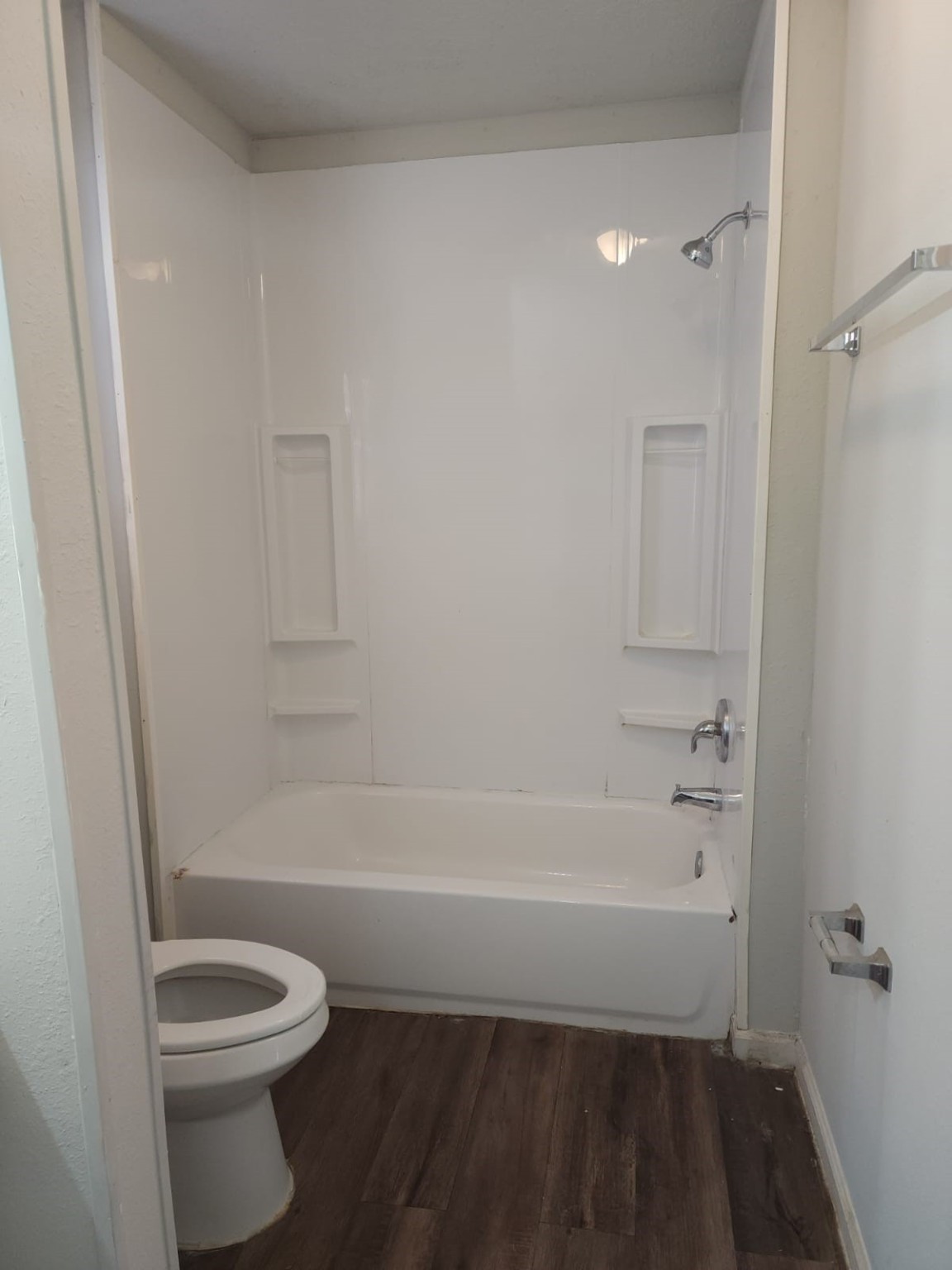 1350 Edwin Street Beaumont, TX 77705 - Photo 21 of 23 a bathroom with a toilet and a bath tub