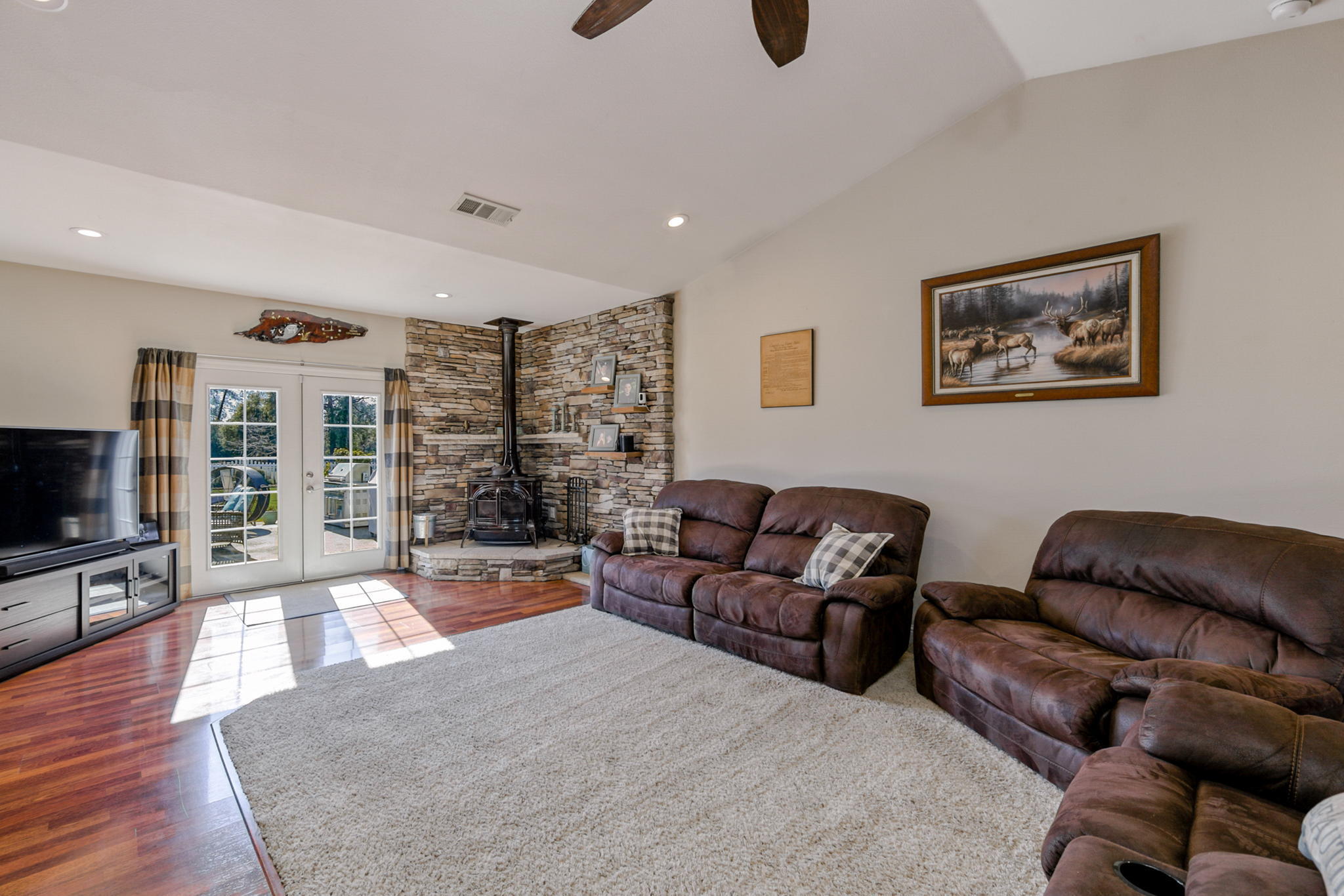 15801 Cloverdale Road Anderson, CA 96007 - Photo 9 of 109 84-web-or-mls-HV7A7234