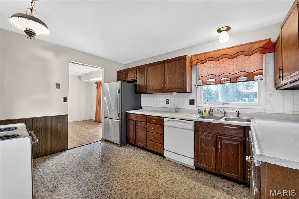2182 Rountree Drive St. Louis, MO 63136 - Photo 9 of 30 Gallery Image 9